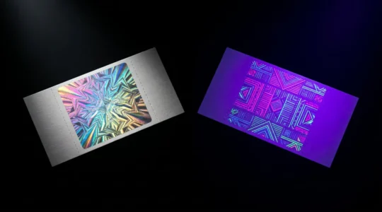 Comparaison visuelle des sécurités pour billets de concert avec hologrammes et encre UV