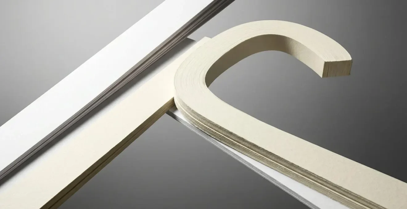 Vue technique du chemin papier droit versus courbe dans une imprimante avec papier épais
